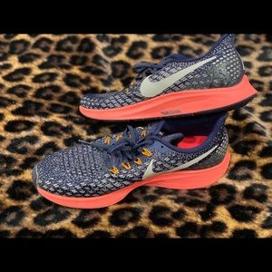 Great Condition Awesome Nike Running Shoes Sz 9.5